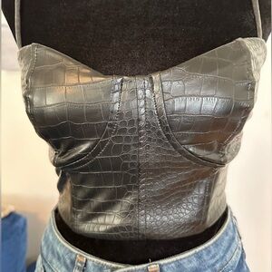 Express body contour black cropped tank snakeskin pattern black size XS